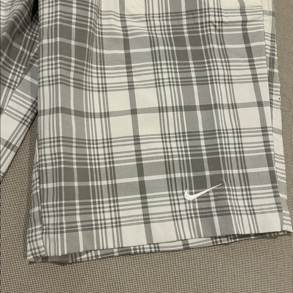Nike Golf Tour Performance Bundle Gray and Green Plaid Boys Size Large - Picture 5 of 16